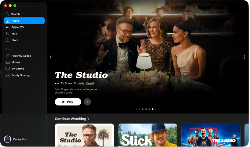 Una ventana de la app TV mostrando la barra lateral con diferentes categorías, y la pantalla de inicio.