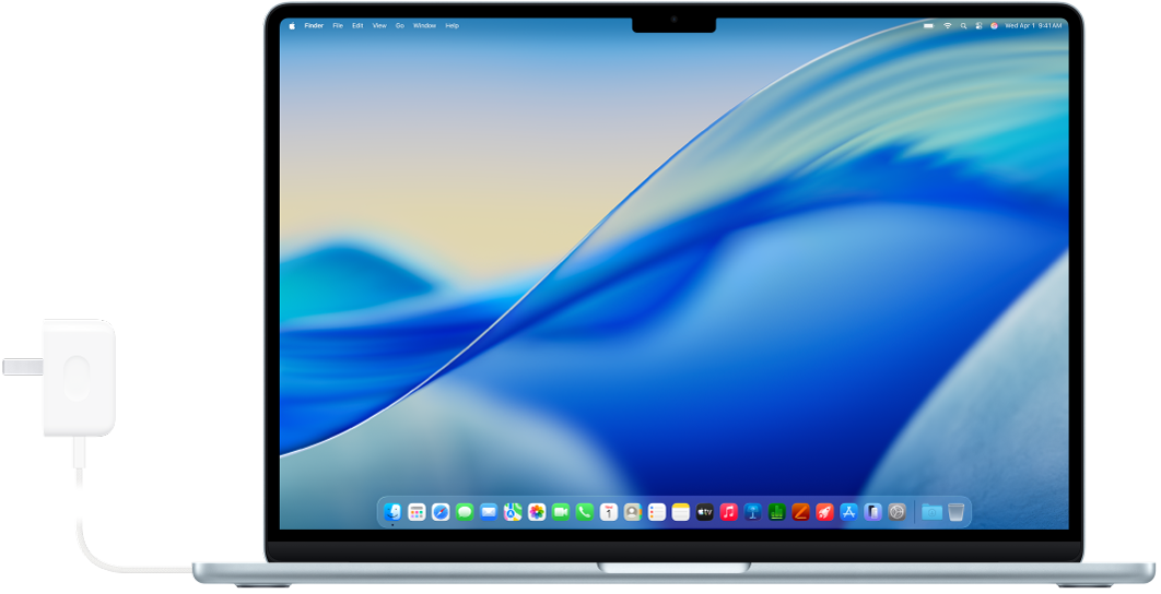 Un MacBook Air cu adaptorul de alimentare atașat.