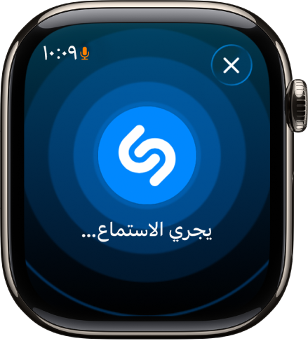شاشة تعرض عنوان الأغنية وفنانها الذي تم التعرف عليه بواسطة تطبيق التعرف على الموسيقى. يظهر زر تشغيل في الأسفل يسارًا.