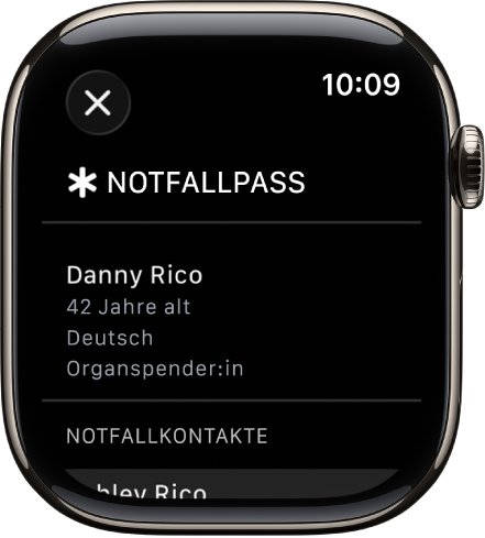 Der Bildschirm „Notfallpass“ zeigt den Namen, das Alter, die Sprache, den Organspendenstatus und die Notfallkontakte der Person.