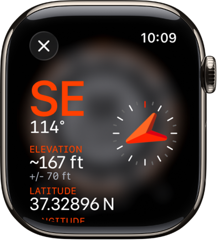 La app Brújula con la pantalla de información. El rumbo aparece en la parte central izquierda con la dirección de la brújula (sudeste) y los grados (332 grados). Debajo se muestran la inclinación y la altitud actuales. A la derecha se muestra un indicador de la brújula. Arriba a la izquierda hay un botón de cerrar.