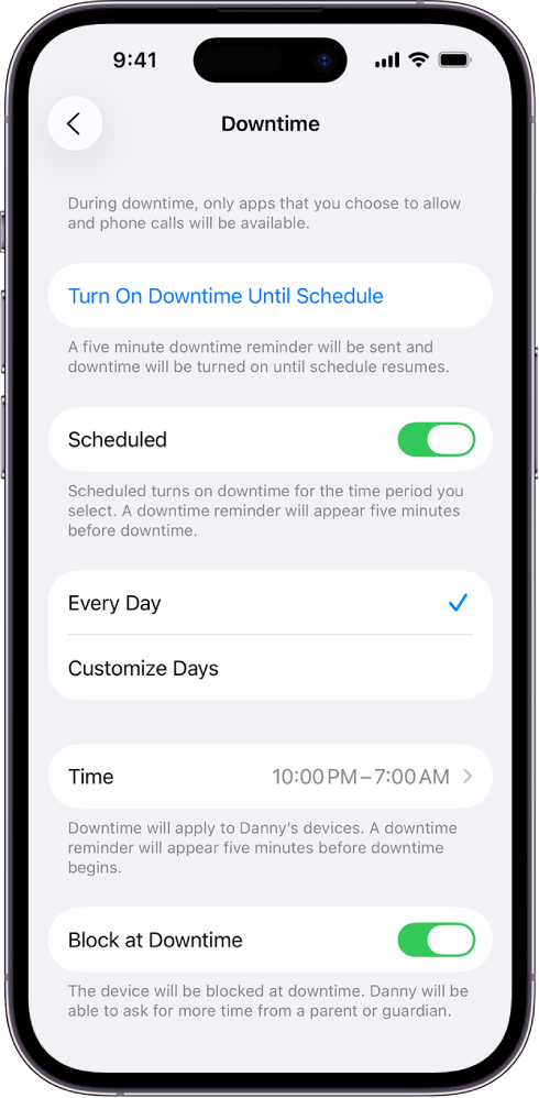 iPhone’i ekraanil kuvatakse funktsiooni Downtime seadistamise kuva. Ülaosa läheduses on lüliti Scheduled. Selle all on valikud Every Day ja Customize Days ning valitud on Every Day. Ekraani keskel on From ja To tundide valijad ning all on nupp Block at Downtime.