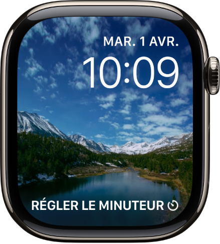 Le cadran Accéléré affichant une vidéo en accéléré d’un paysage. En bas se trouve la complication Direction de boussole.