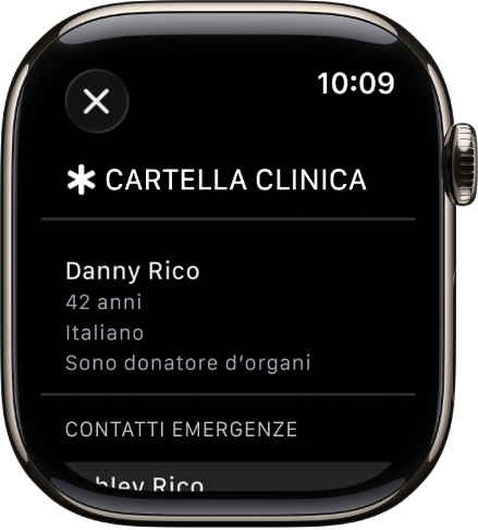 La schermata della cartella clinica, con il nome della persona, l’età, la lingua, lo stato per la donazione degli organi e i contatti di emergenza.