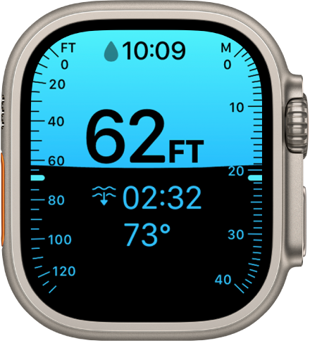 De Diepte-app op een Apple Watch Ultra met de huidige diepte, de tijdsduur onder water, de watertemperatuur en de maximale diepte van de duik. Streepjes aan de linkerzijde geven de diepte in voet aan van 0 tot 130. Streepjes aan de rechterzijde geven de diepte in meters aan van 0 tot 40.