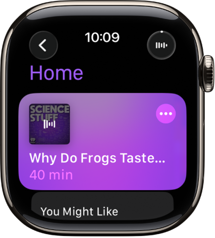 Appen Podcaster på Apple Watch visar skärmen Hem med poddbildmaterial. Tryck på bildmaterialet när du vill spela upp avsnittet.