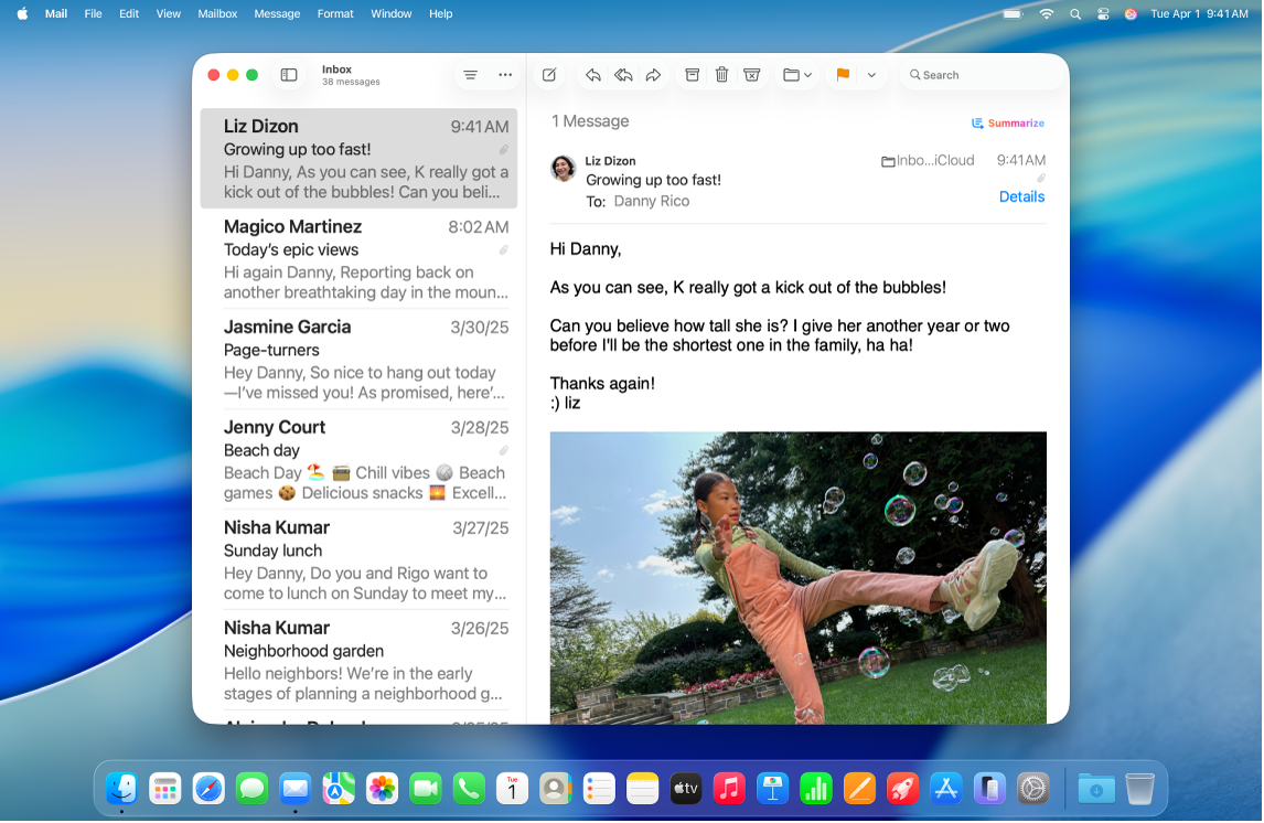 Das Fenster „Mail“ ist auf dem Schreibtisch geöffnet. E-Mails werden mit größerem Text angezeigt.