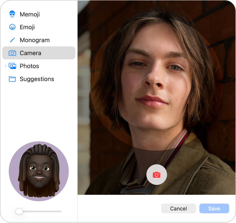 Le opzioni dell‘immagine dell‘Apple Account, con l’opzione Fotocamera selezionata nella barra laterale e una persona in posa inquadrata nel mirino.