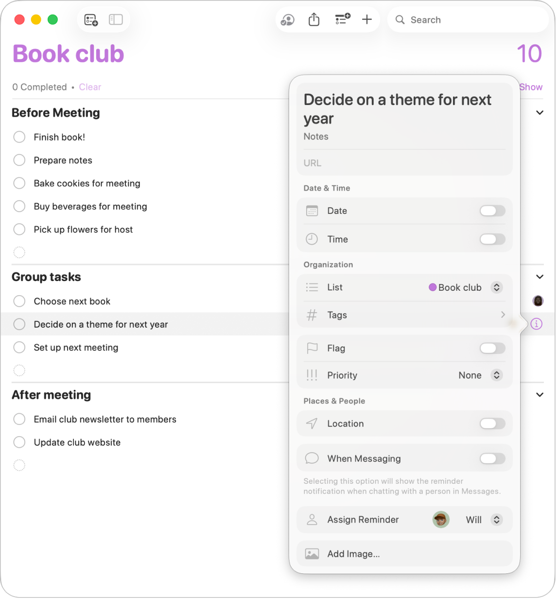 Uma lista de lembretes mostrando a janela de detalhes de um lembrete.