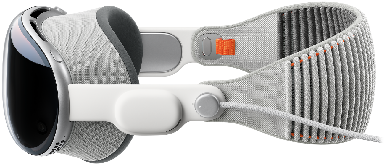 Une vue latérale de l’Apple Vision Pro, présentant la batterie connectée.