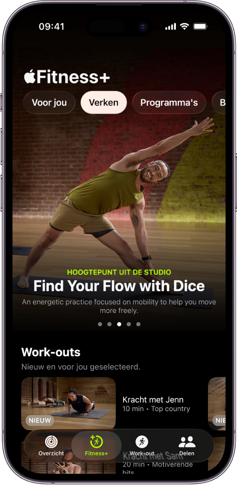 Het scherm 'Verken' in Apple&nbsp;Fitness+, met een uitgelicht work‑outprogramma. Onder in het scherm staan nieuwe work‑outs.