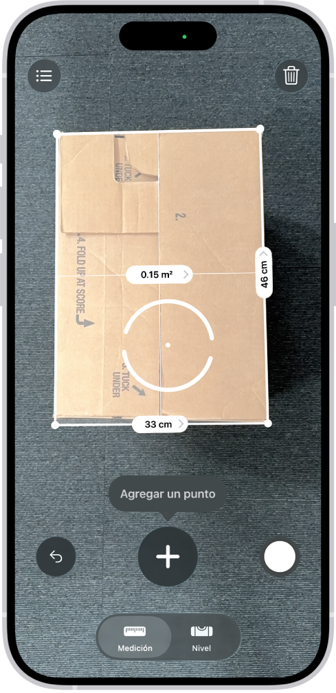 Una pantalla mostrando las dimensiones de una caja en la app Medición. El área de la caja se calcula a partir de las medidas de las dimensiones.