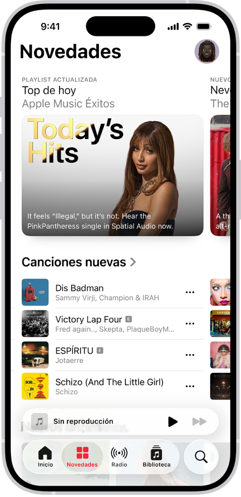 La pestaña Novedades mostrando una playlist actualizada en la parte superior. Puedes deslizar hacia la izquierda para ver más música y videos destacados. La sección Canciones más recientes aparece abajo. Puedes deslizar hacia arriba en la pantalla para explorar música nueva y recomendada.