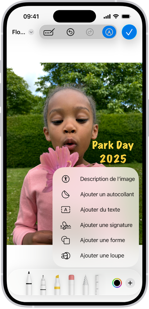 Dans Mail, un PDF d’une pièce jointe présente un autocollant d’un Emoji. Sous la page web se trouvent les outils d’annotation.