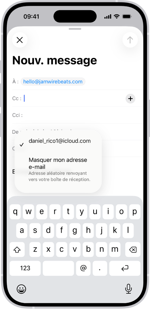 Un brouillon d’e-mail en cours d’écriture. Le champ De est sélectionné avec deux options indiquées en dessous : une adresse e-mail personnelle et « Masquer mon adresse e-mail ».