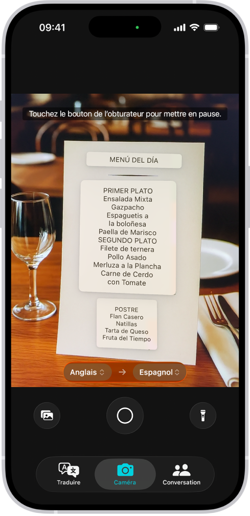 Onglet Caméra affichant le menu d’un restaurant traduit de l’anglais vers l’espagnol.