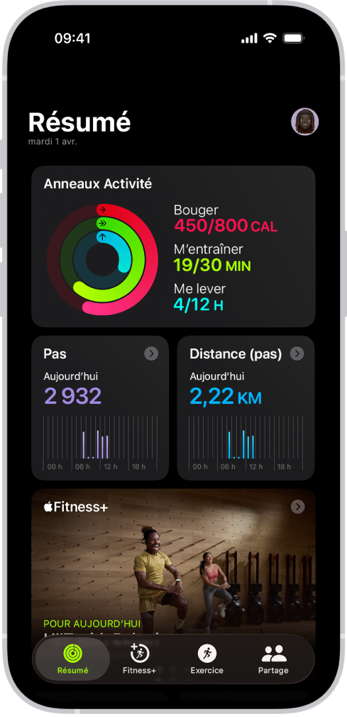 L’écran Résumé dans Forme, affichant les zones « Anneaux Activité », « Nombre de pas », « Distance (pas) » et « Apple Fitness+ ».