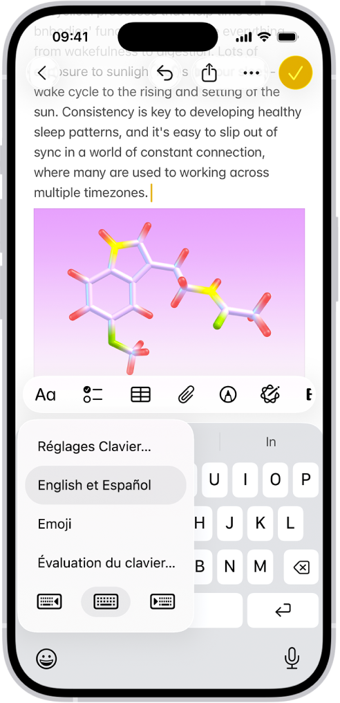 Le menu « Réglages Clavier » est ouvert et affiche plusieurs options pour le clavier : Anglais et Espagnol, Emoji et Retour clavier.