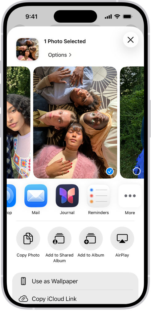 Egy fotó megosztásának képernyője, amelyen közvetlenül a megnyitott fotó alatt a megosztási lehetőségek láthatók a megosztási lehetőségek szerkesztéséhez használható Továbbiak gombbal.