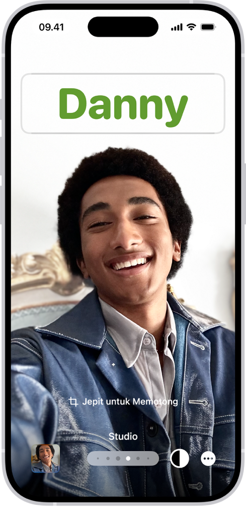 Layar untuk membuat Poster Kontak yang unik.