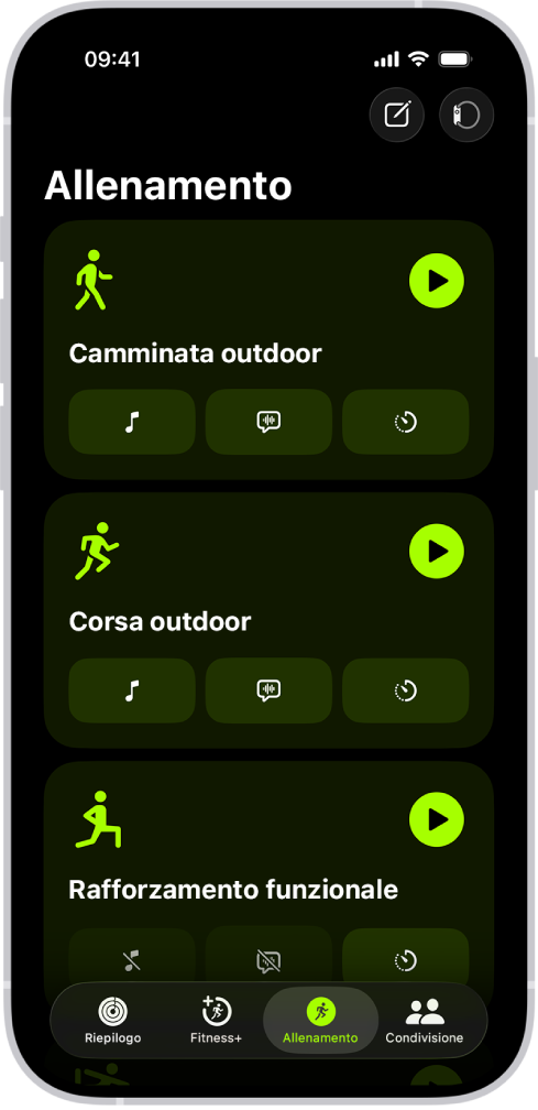 La schermata dell’allenamento di Fitness che mostra tre allenamenti tipi di allenamento. Nella parte superiore della schermata, sono presenti i pulsanti per registrare un allenamento e connettere un cardiofrequenzimetro.
