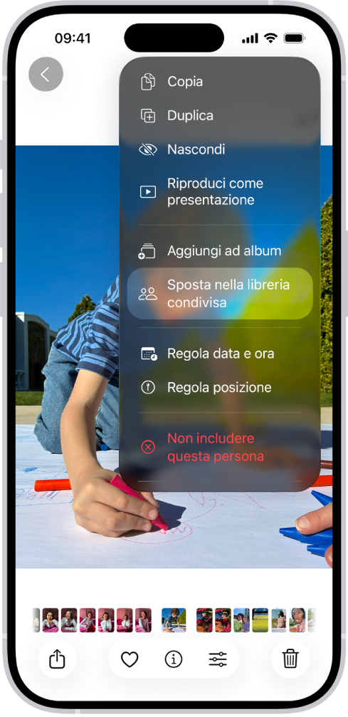 Una foto è aperta nell’app Foto. Nella parte superiore destra dello schermo viene mostrata un’opzione per spostare la foto nella libreria condivisa.