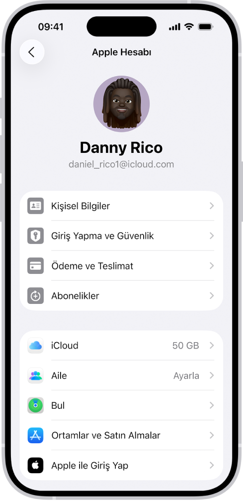 Kişisel bilgiler, abonelikler, Bul vb. seçeneklerin listesiyle birlikte gösterilen Apple Hesabı Ayarları.