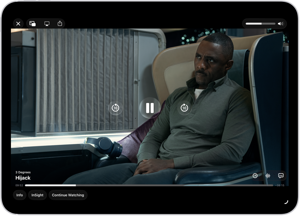 Телевизионно предаване, което се възпроизвежда, с показани бутони за управление. Бутоните Затвори, Картина в картината, AirPlay и Сподели са горе вляво. Плъзгачът за сила на звука е горе вдясно. В центъра има бутони за връщане с 10 секунди назад, за пауза и за прескачане с 10 секунди напред. Долу в средата има плъзгач, който можете да изтеглите, за да настроите позицията във видеото; изтеклото време и оставащото време се появяват от всяка страна на плъзгача. Долу вдясно са бутоните Инфо, InSight и Продължи гледането.