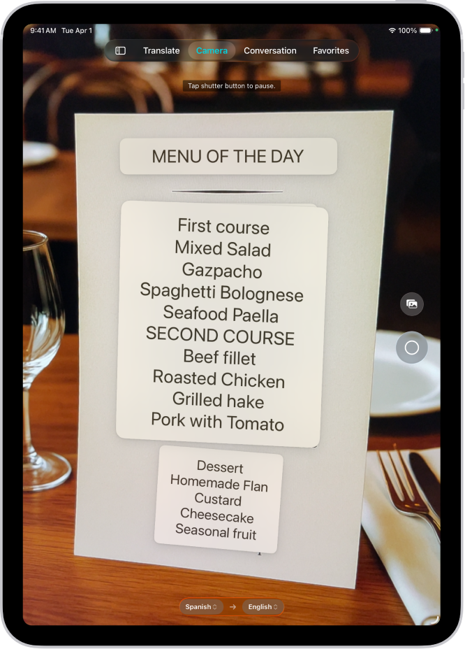 Η οθόνη Κάμερας όπου φαίνεται ένα μενού εστιατορίου με κείμενο μεταφρασμένο από τα Ισπανικά στα Αγγλικά.