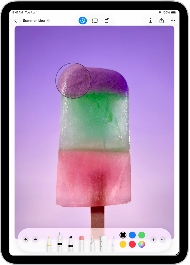 Μια εικόνα ανοιχτή στην εφαρμογή «Προεπισκόπηση». Ένα μενού εμφανίζει επιλογές που μπορούν να προστεθούν σε αυτό, όπως αυτοκόλλητα και κείμενο. Στο πάνω μέρος της οθόνης εμφανίζονται τα κουμπιά «Σήμανση», «Πληροφορίες», «Κοινή χρήση» και «Περισσότερα» και στο κάτω μέρος της οθόνης εμφανίζονται εργαλεία επισημείωσης.