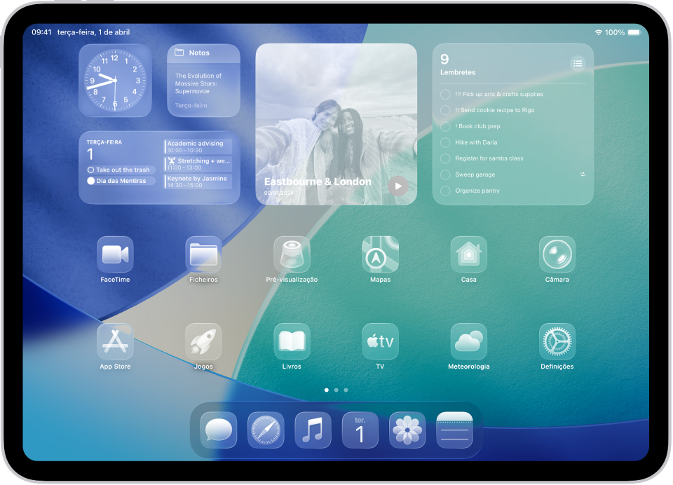 Um ecrã principal do iPad personalizado com widgets.