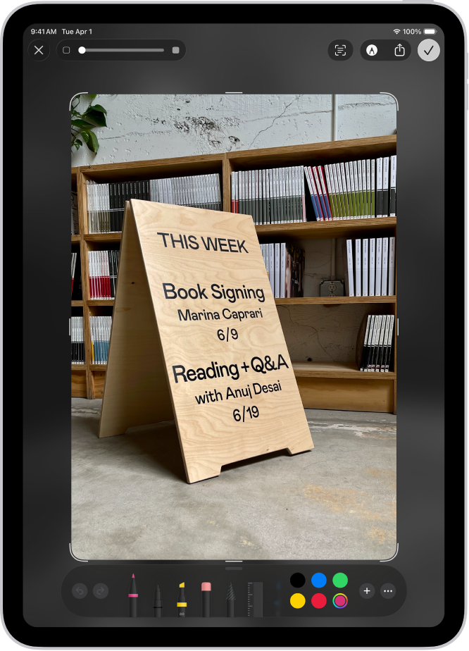 Zaslon posnetka zaslona z gumbi na vrhu (od leve proti desni) za Zapri okno, Besedilo v živo, Označevanje, Deljenje in Dokončano. Na dnu so orodja funkcije Označevanje.