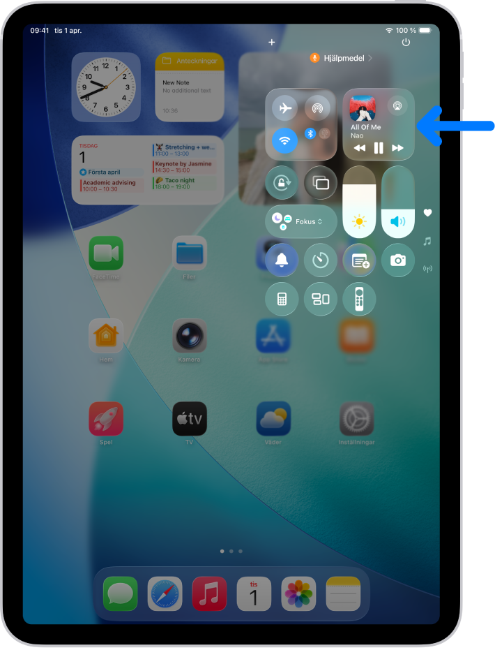 Kontrollcenter på iPad med en pil som pekar mot ljudkortet där du kan styra musik från låsskärmen eller när du använder en annan app.