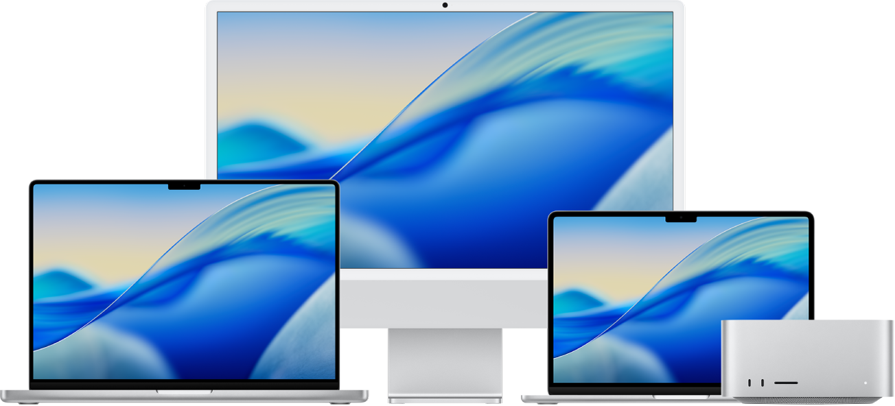Von links nach rechts: ein MacBook Pro, ein iMac und ein MacBook Air mit farbigen Schreibtischhintergründen. Ein Mac Studio befindet sich ganz rechts.
