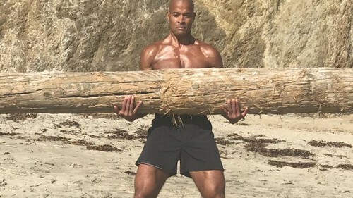 david-goggins-log-lift_h-e1589225876229-678x381