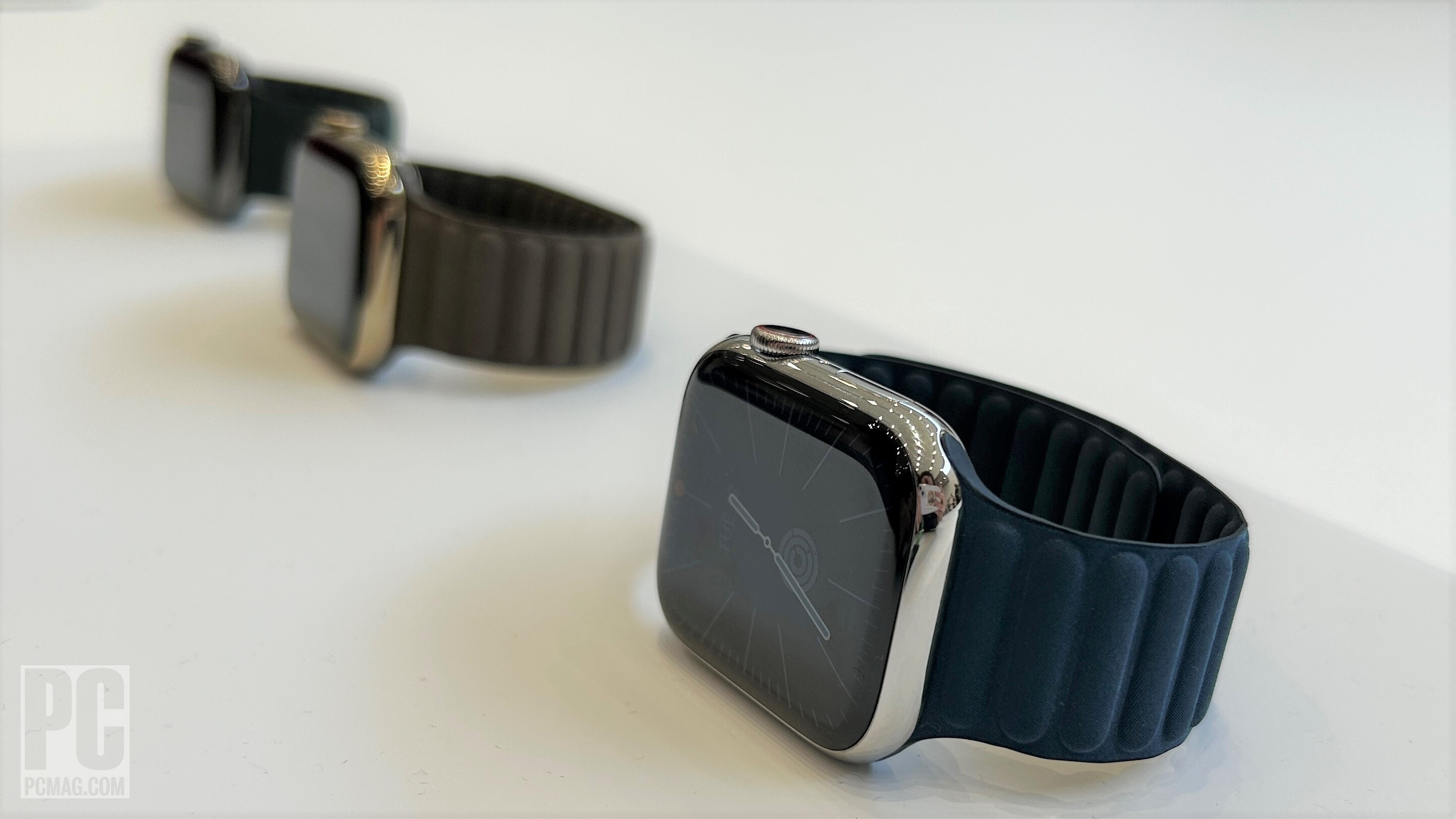 Magnetic Link band on the stainless steel Series 9