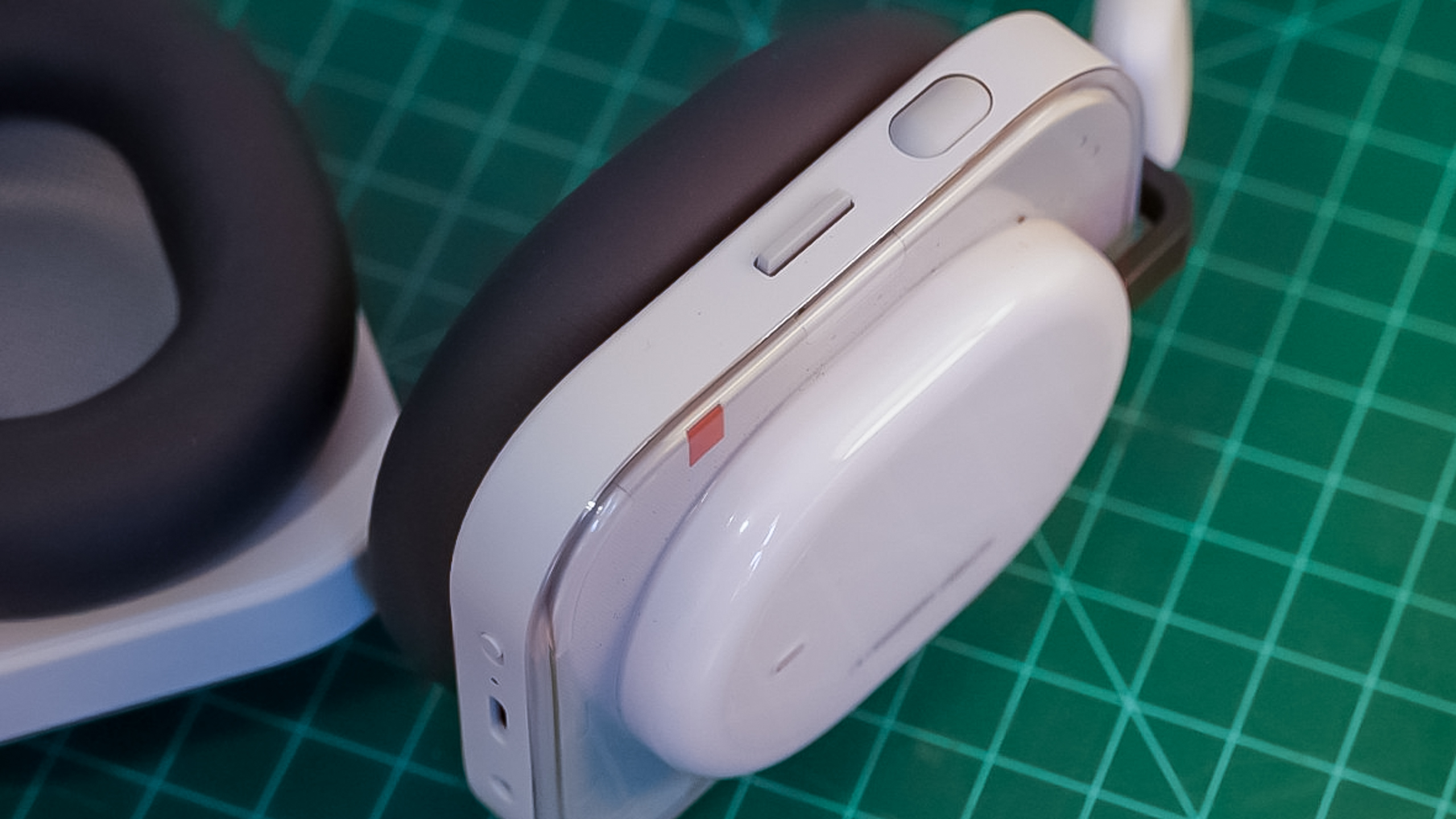 Nothing Headphone (a) earcup