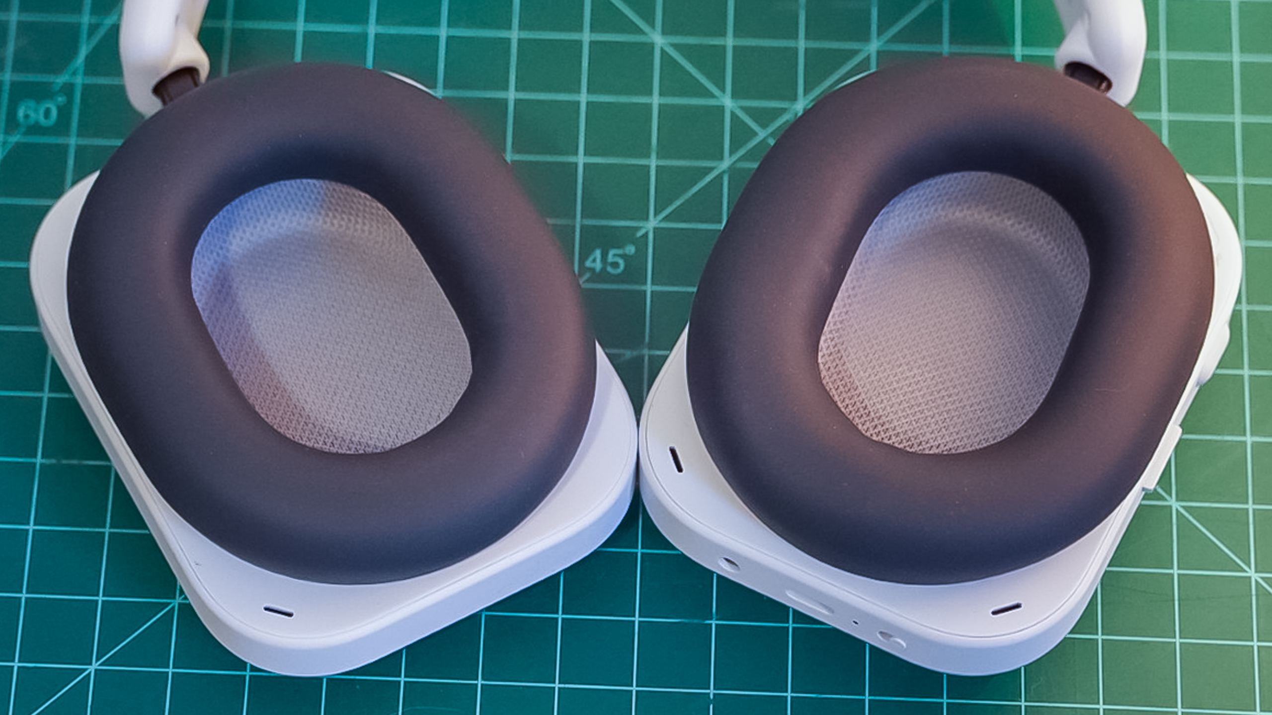 Nothing Headphone (a) earcups