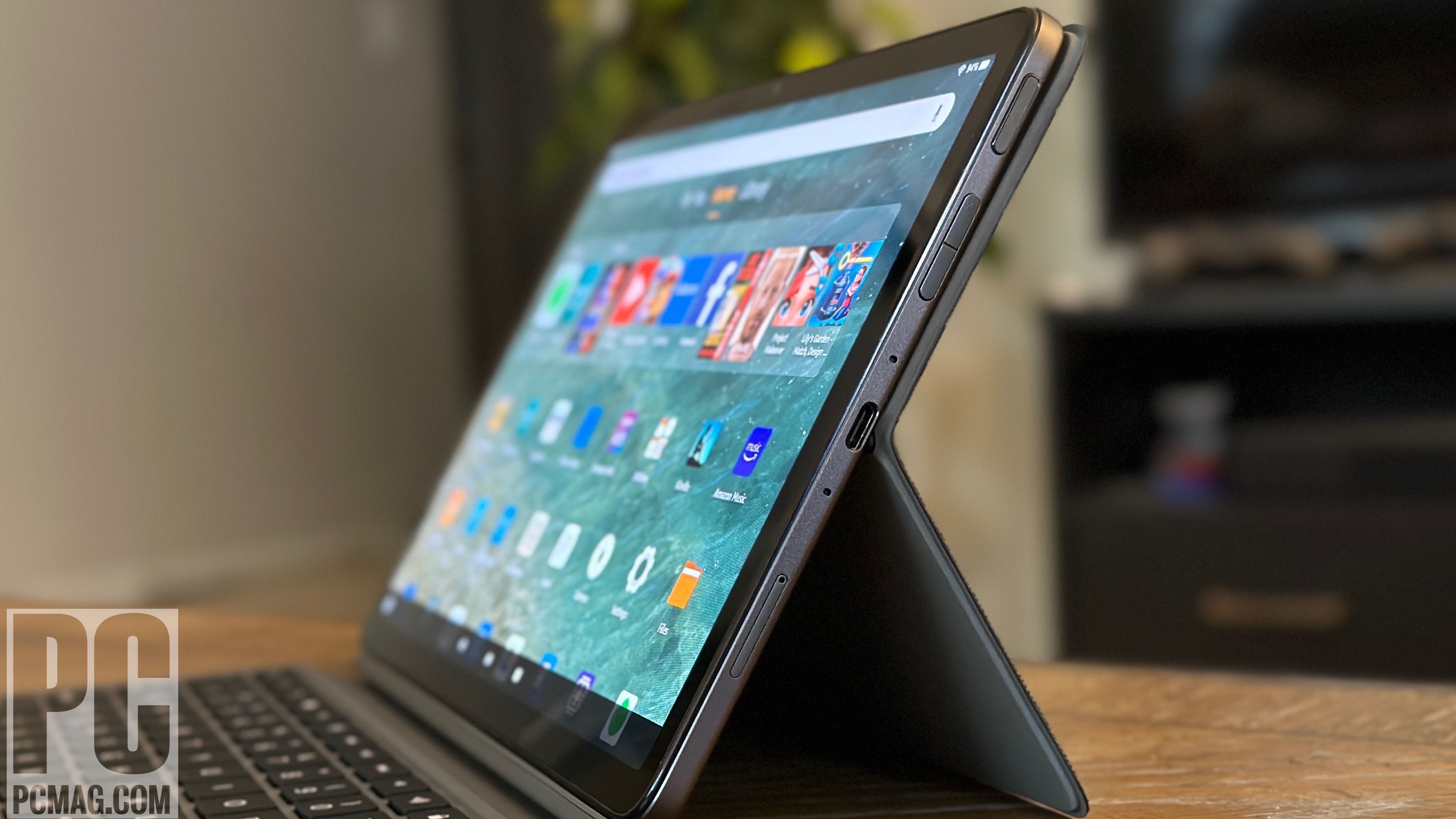 Amazon Fire Max 11 right edge