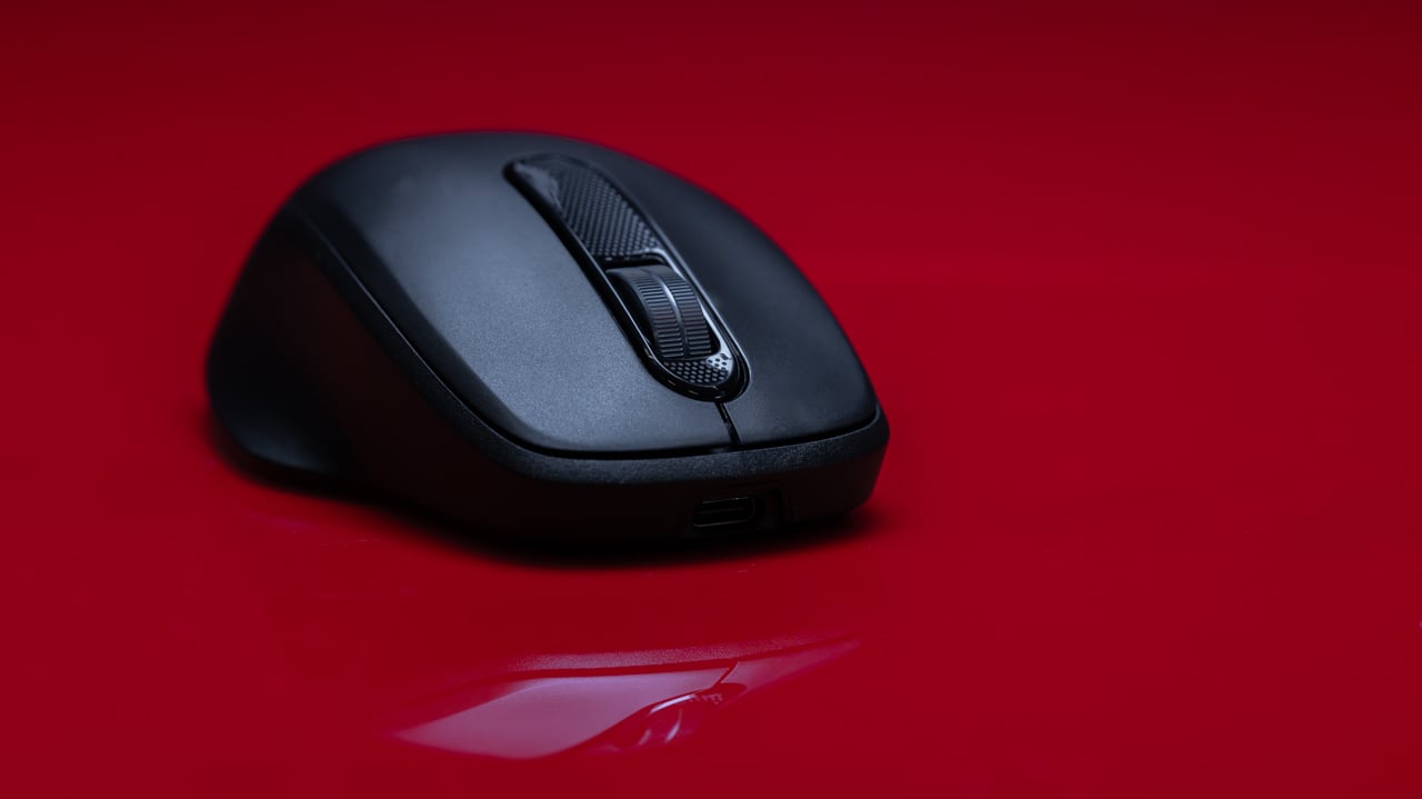 The Mouse of the HP 725 Multi-Device Wireless Keyboard and Mouse Combo
