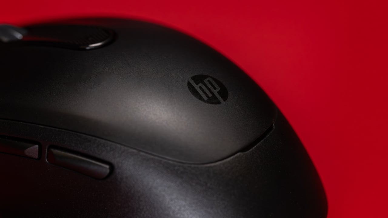 The mouse of the HP 725 Multi-Device Wireless Keyboard and Mouse Combo