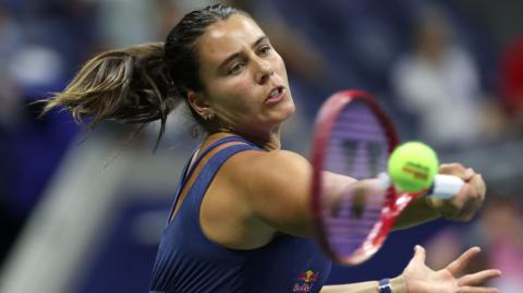 Emma Navarro plays a shot