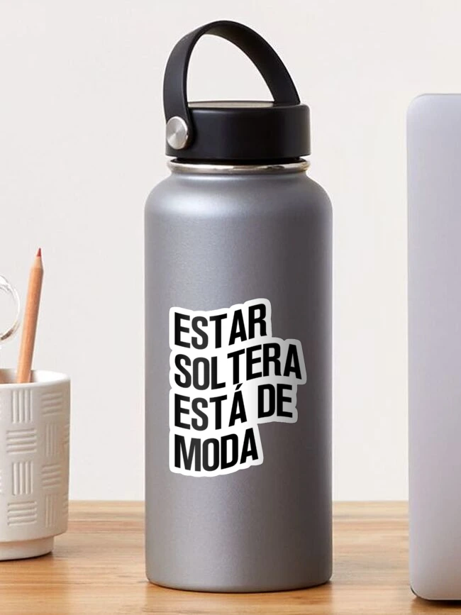 Imagen 1 de 3, Pegatina con la obra Soltera, diseñada y vendida por la-mas-chingona.