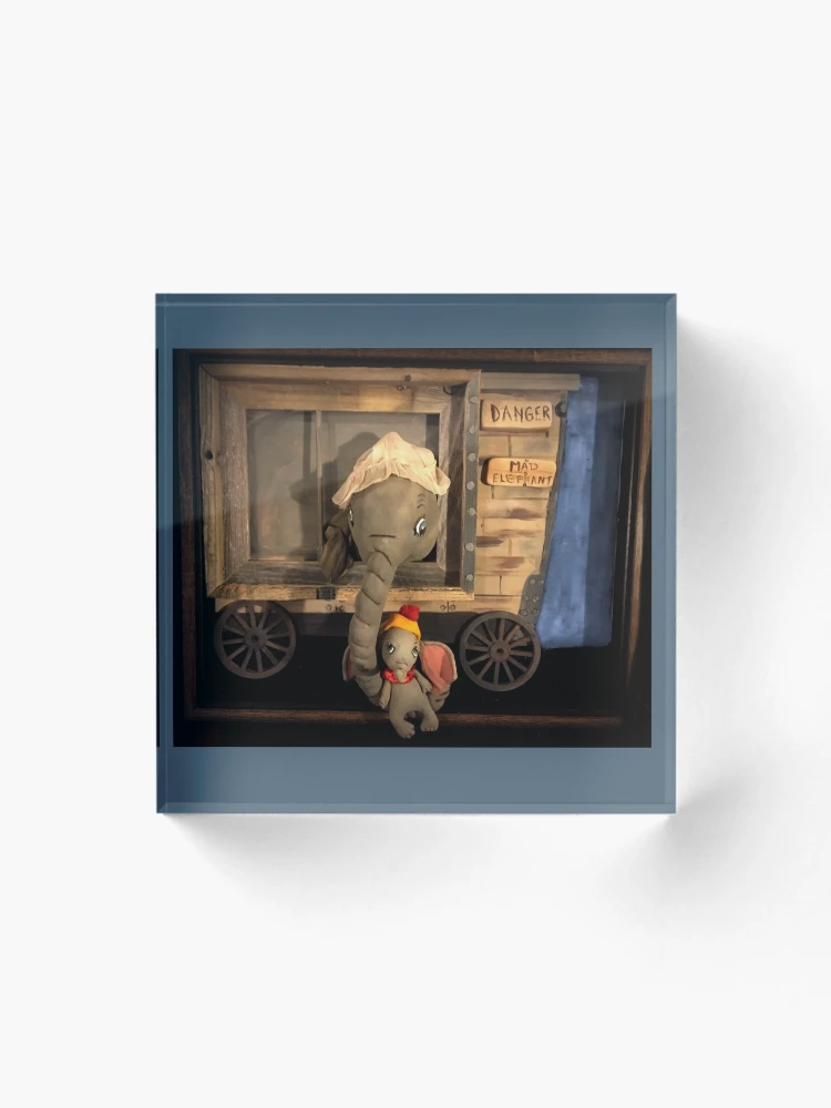 Aperçu 1 sur 5. Bloc acrylique avec l'œuvre Baby Mine. Dumbo avec maman par Jan Shackelford créée et vendue par Jan Shackelford.