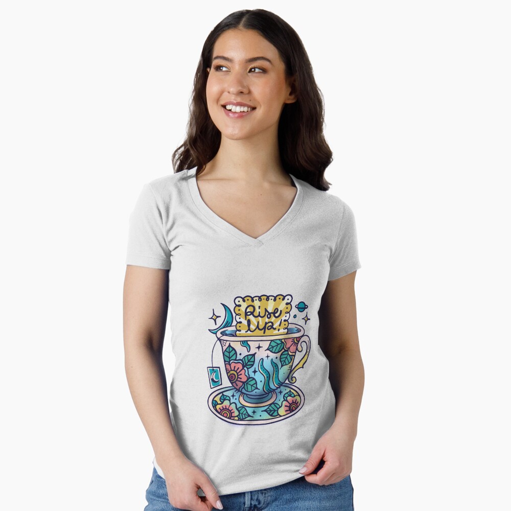 Artikel-Vorschau von Tailliertes T-Shirt mit V-Ausschnitt, designt und verkauft von Paolavk.