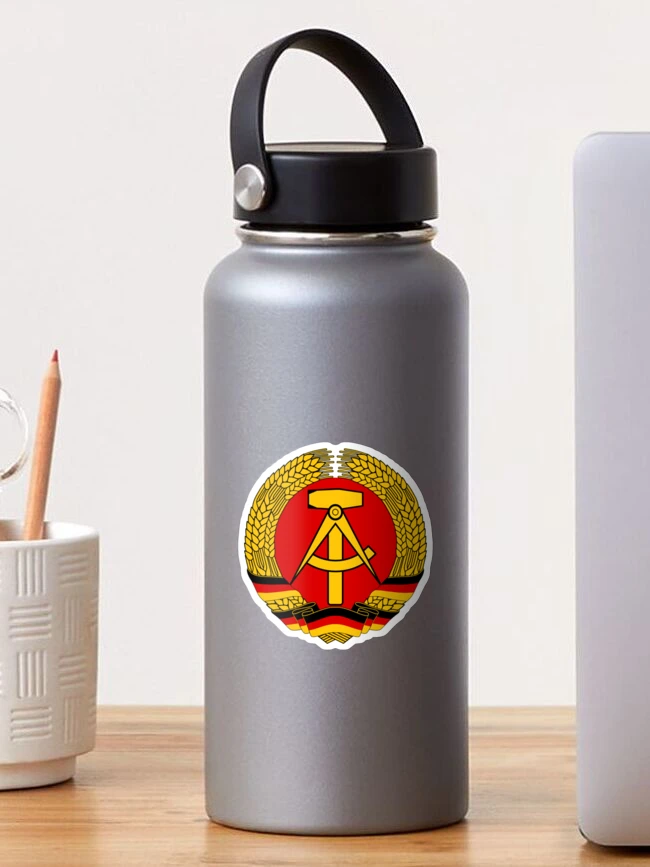 Imagen 1 de 3, Pegatina con la obra RDA, diseñada y vendida por comradejordan.
