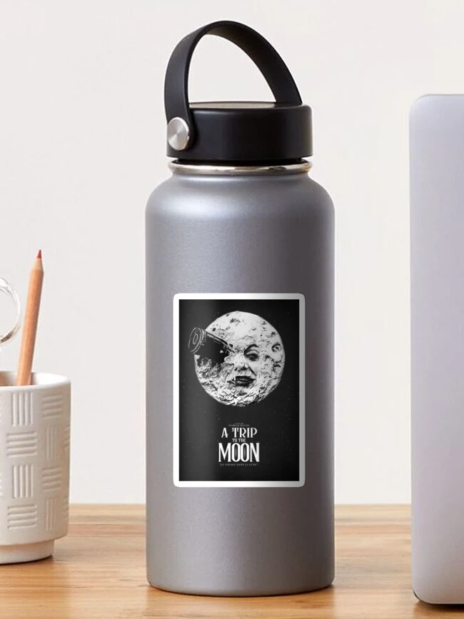 Aperçu 1 sur 3. Sticker avec l'œuvre Un voyage sur la lune Film muet créée et vendue par MoonGirly.