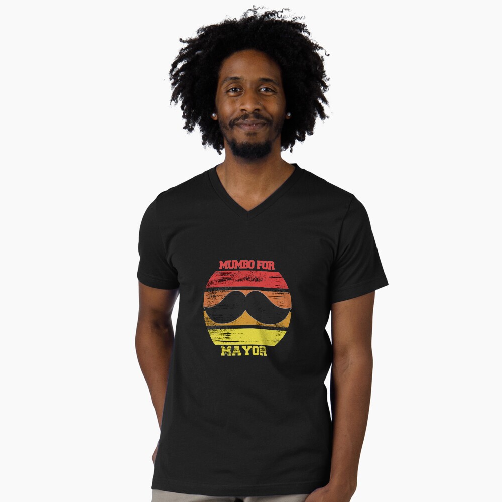 Vista previa del artículo con la obra «Camiseta de cuello en V», diseñado y vendido por Hicham Arbaoui.