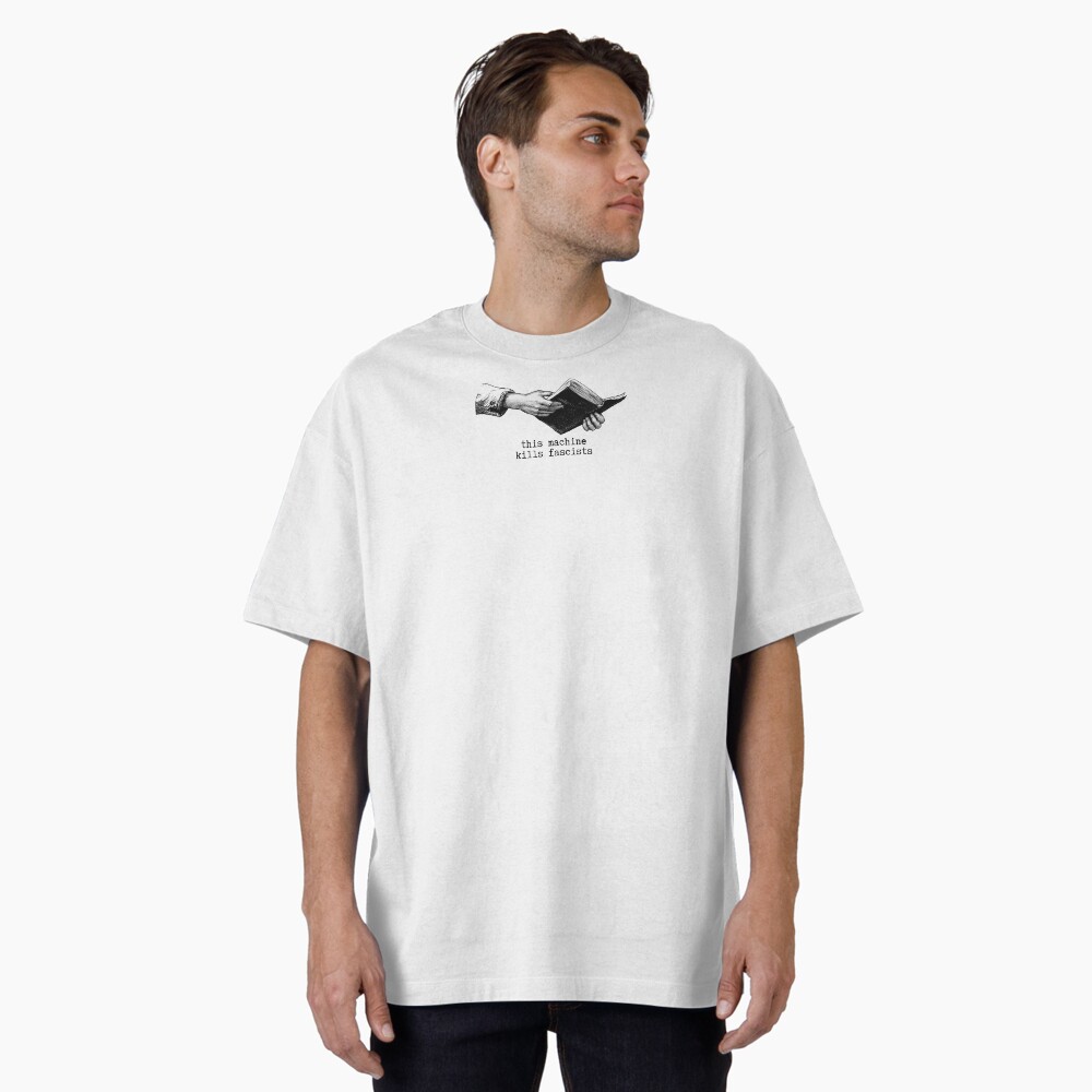 Aperçu de l'œuvre T-shirt oversize créée et vendue par erinaceous.
