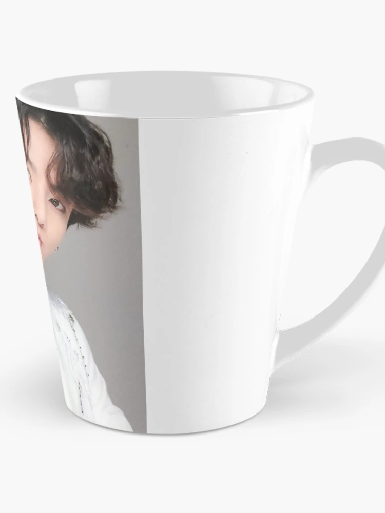 Imagen 1 de 4, Taza de café con la obra Jungkook BTS, diseñada y vendida por Chicken Nugget.